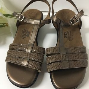 womens SAS sandals size 7.5 wide